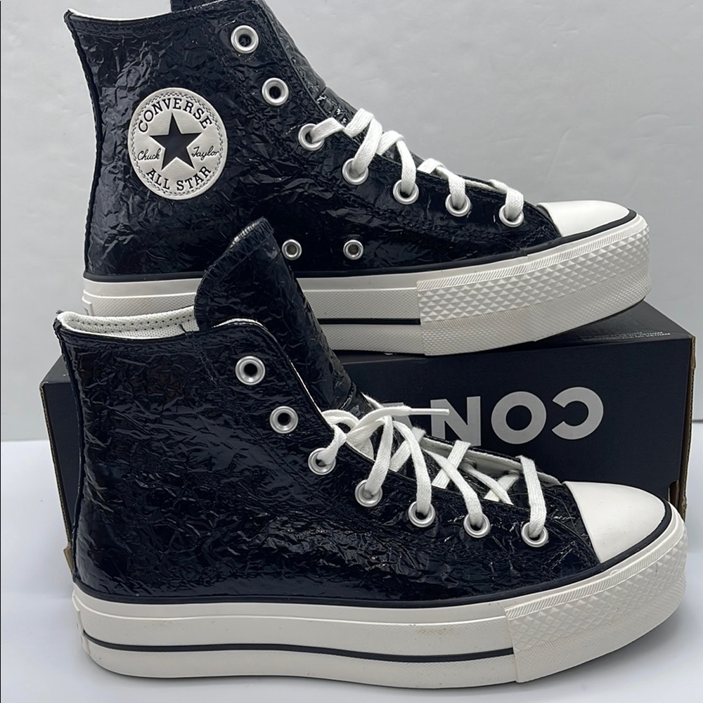Converse WMNS High-Tops Platform Sneakers CTAS LIFT HI
BLACK/EGRET/BLACK